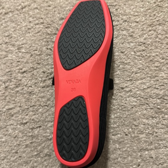 Mary Janes in Black with Comfortable Sole and Classic Design - Picture 3 of 5